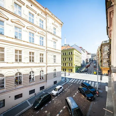 Boris Apartment's Zizkov Experience Daire Prag
